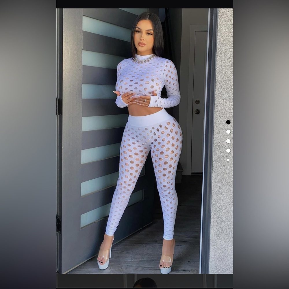 Enough play legging set
Please carefully look at pictures of the outfit